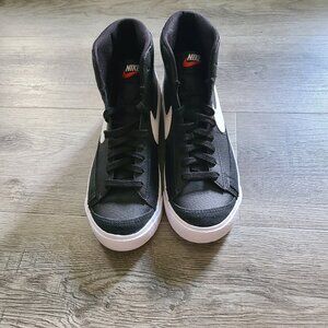 Nike Blazer Mid 77 Black White (GS) US 6Y / Women's size 7.5
